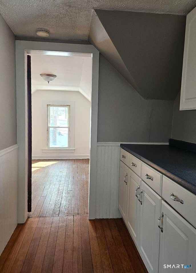 21 Sigourney St Unit 3 - Photo 5 of 27