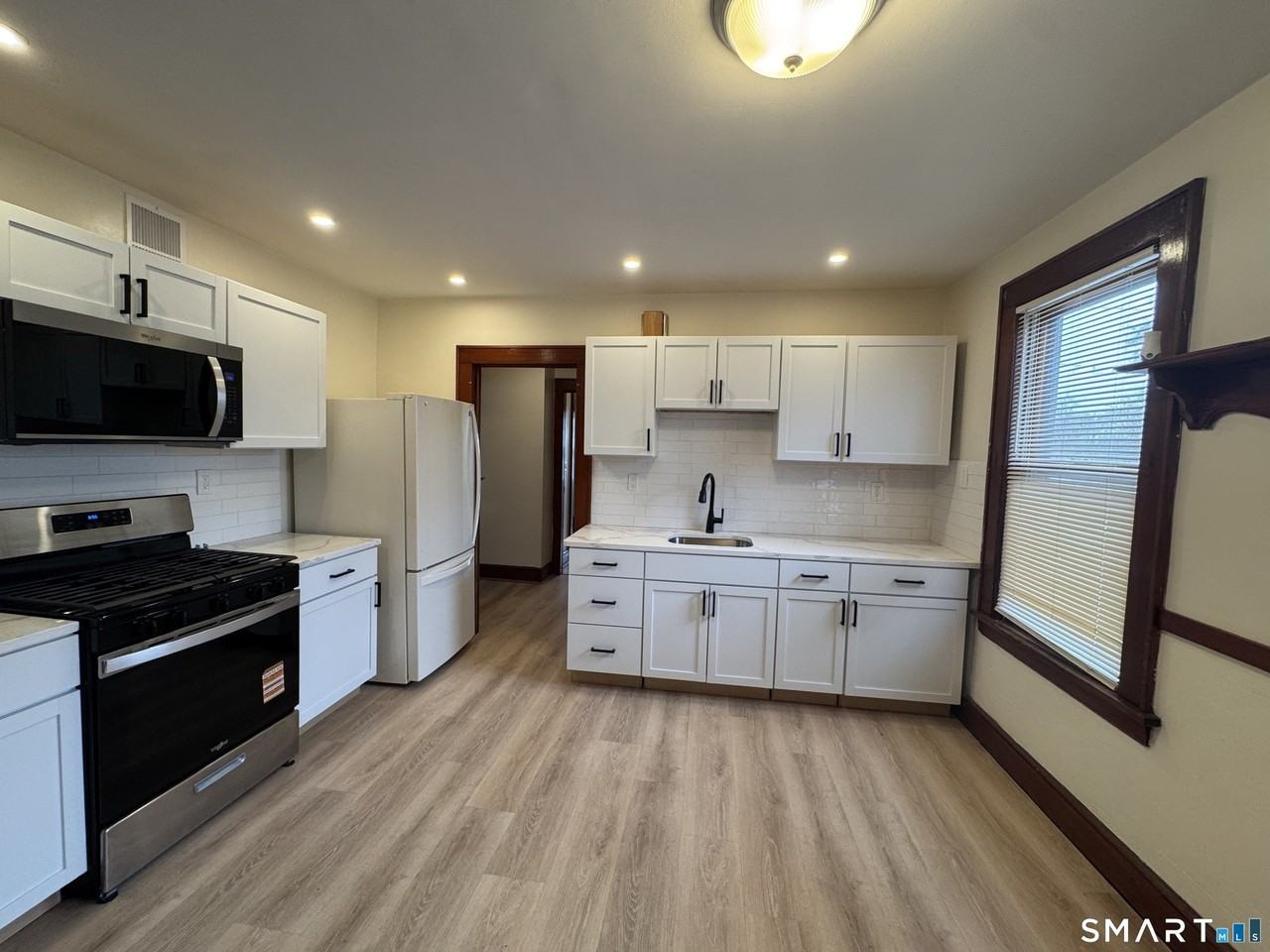 120 Burritt Ave - Photo 2 of 14