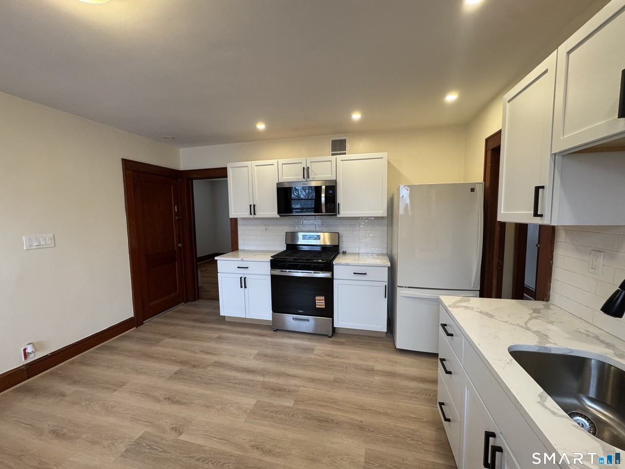 120 Burritt Ave - Photo 3 of 14