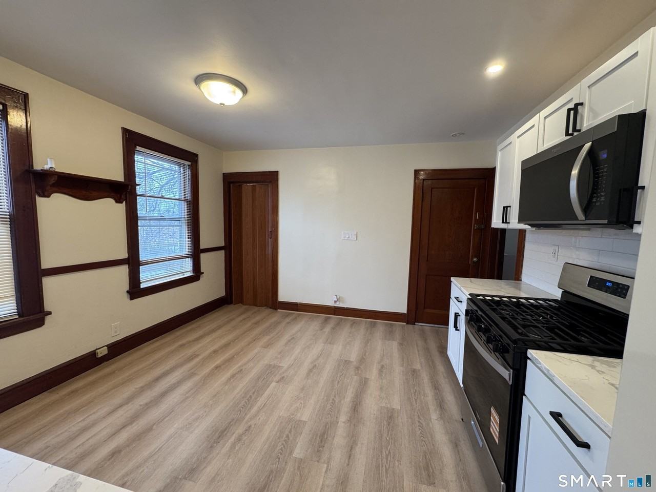 120 Burritt Ave - Photo 5 of 14