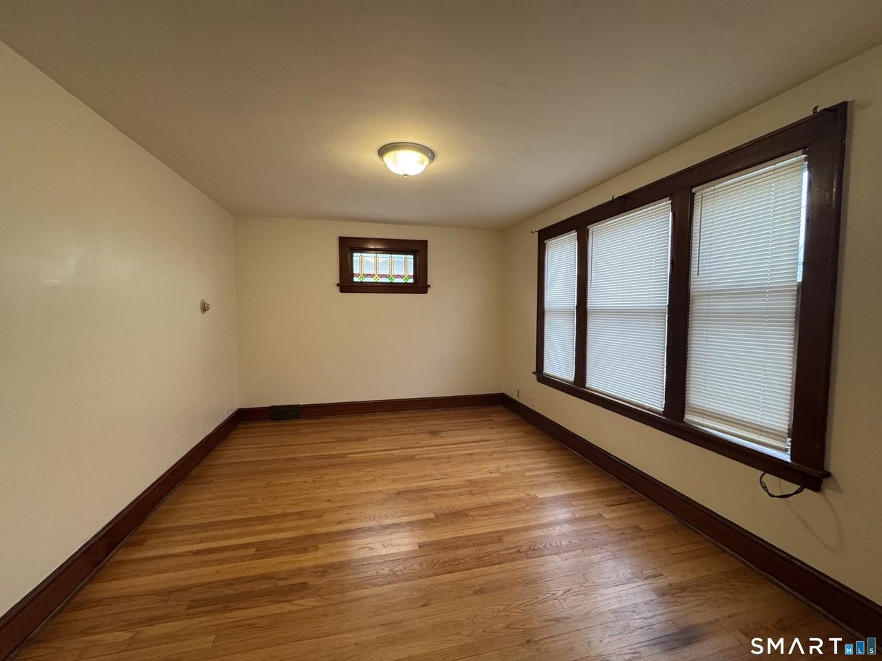 120 Burritt Ave - Photo 7 of 14