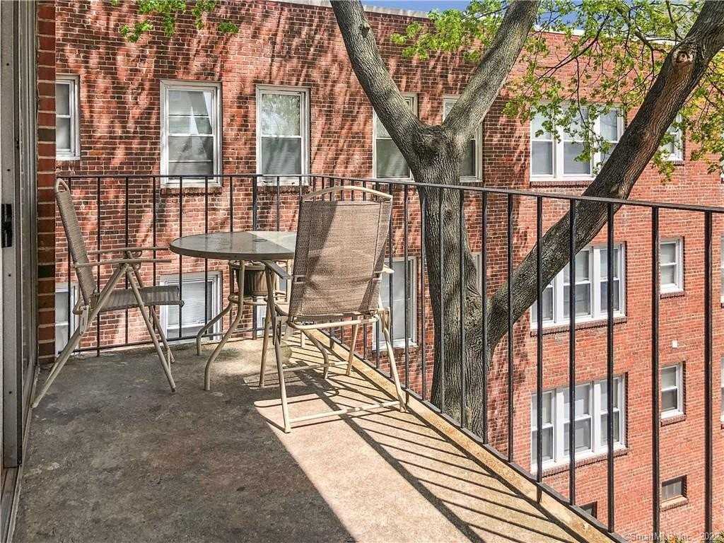 87 Glenbrook Rd Apt 3e - Photo 2 of 11