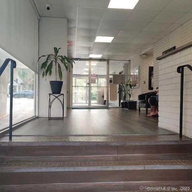 87 Glenbrook Rd Apt 3e - Photo 5 of 11