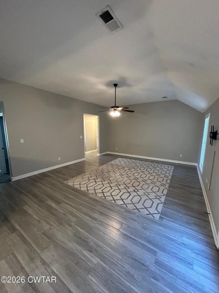 61 Lansbury Pl - Photo 3 of 5