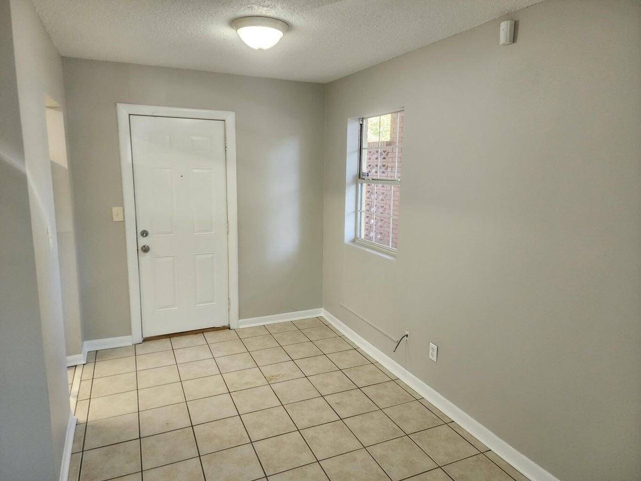 128 Smith St - Photo 3 of 13