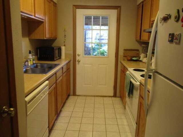 1008 Pineview Blvd Unit D - Photo 3 of 37