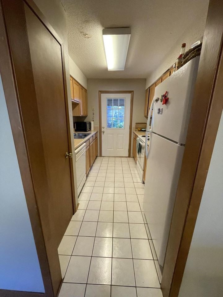 1008 Pineview Blvd Unit D - Photo 5 of 37