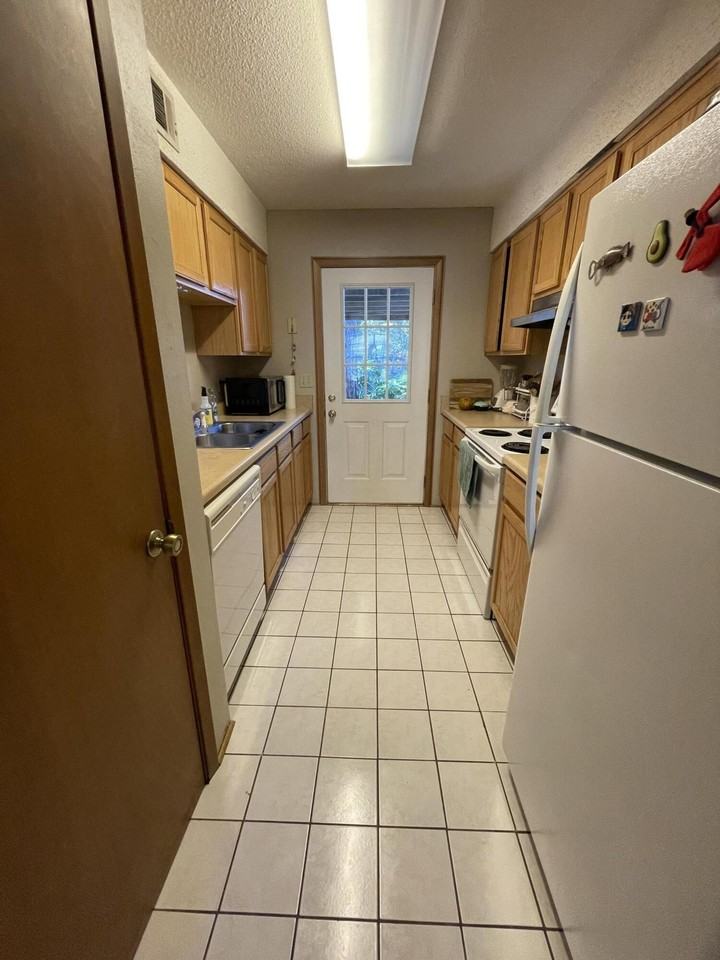 1008 Pineview Blvd Unit D - Photo 6 of 37