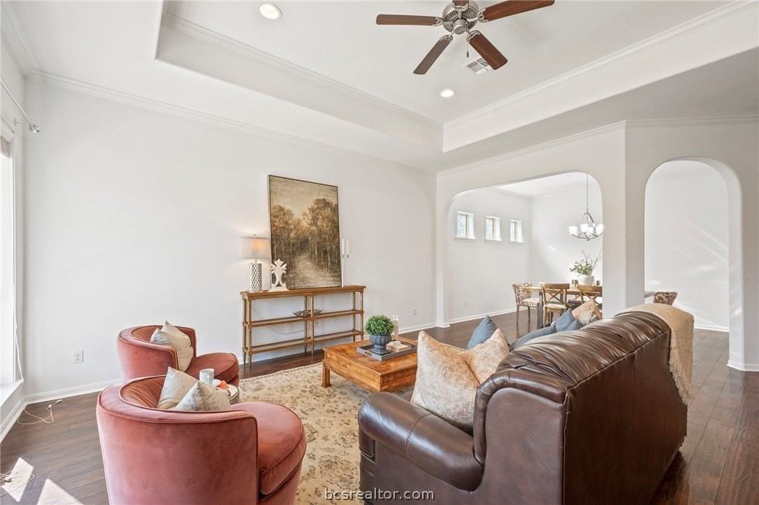 2533 Warkworth Ln - Photo 4 of 32