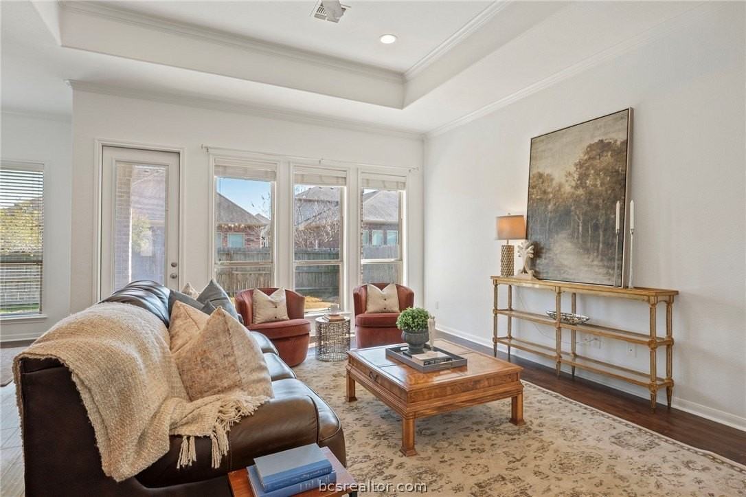 2533 Warkworth Ln - Photo 5 of 32