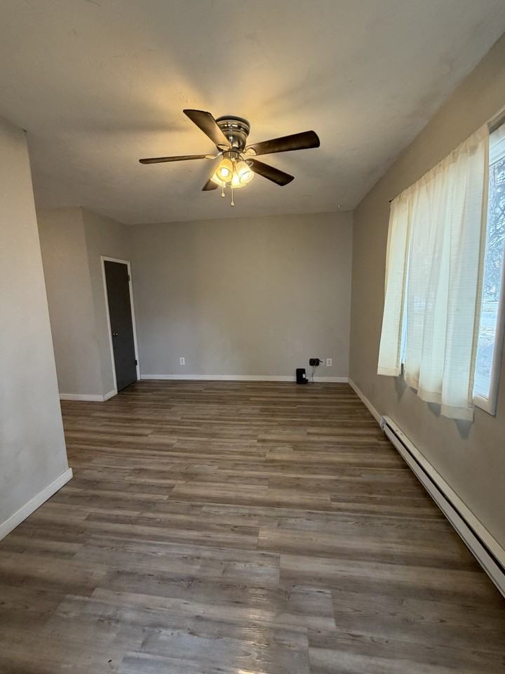 259 S Water Ave #2 - Photo 3 of 6