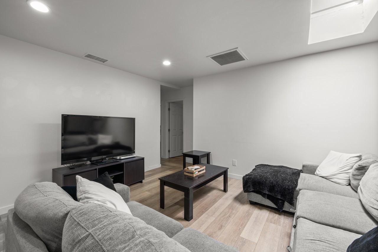 4925 Rockford Dr #4925 - Photo 4 of 7