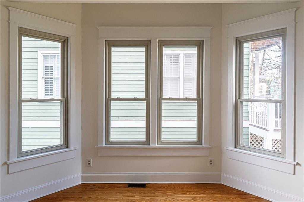 815 Edgewood Ave Ne - Photo 6 of 32