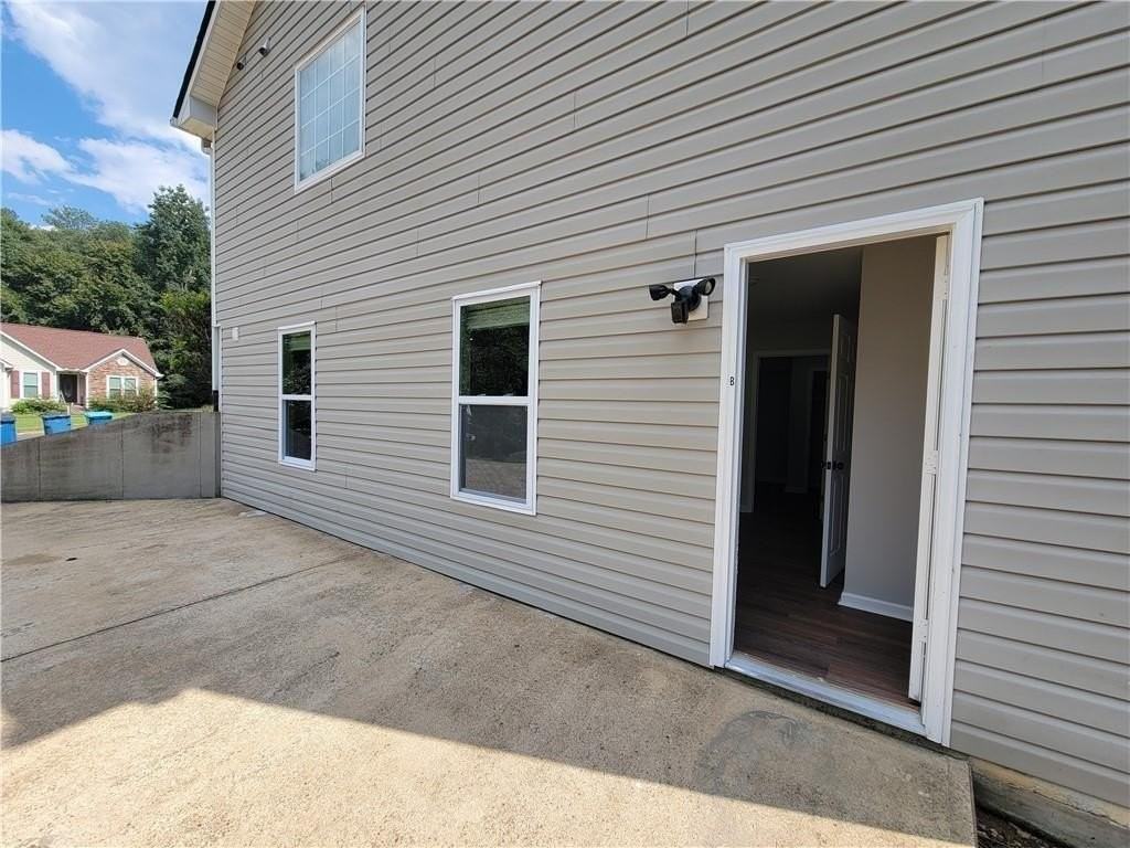 655 Alcovy Woods Dr - Photo 2 of 16