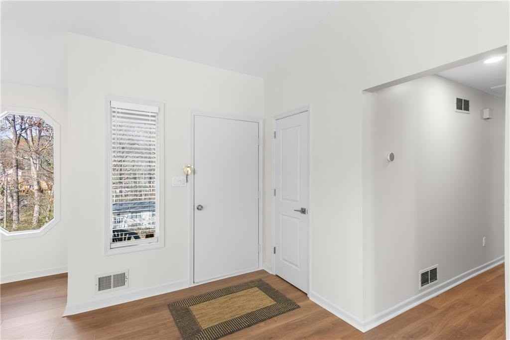 608 Ann Ct - Photo 4 of 42