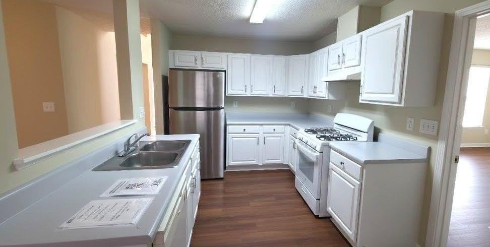 4915 Lakebrooke Run - Photo 7 of 30