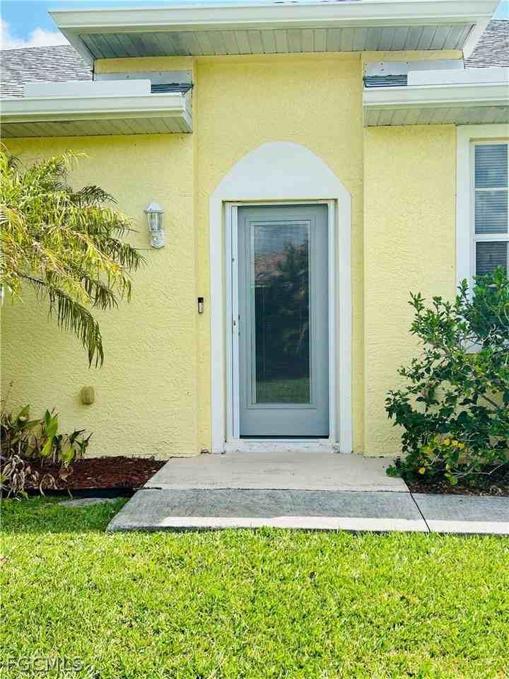 19933 Lake Vista Cir - Photo 2 of 17