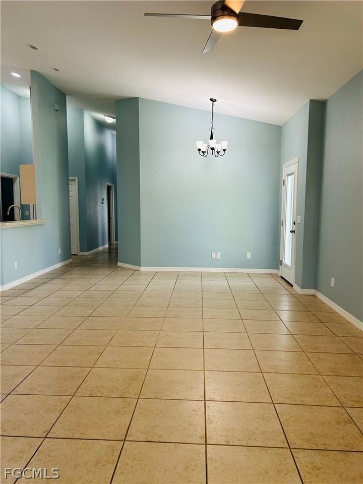 19933 Lake Vista Cir - Photo 4 of 17