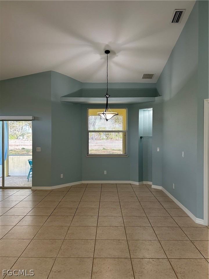 19933 Lake Vista Cir - Photo 5 of 17