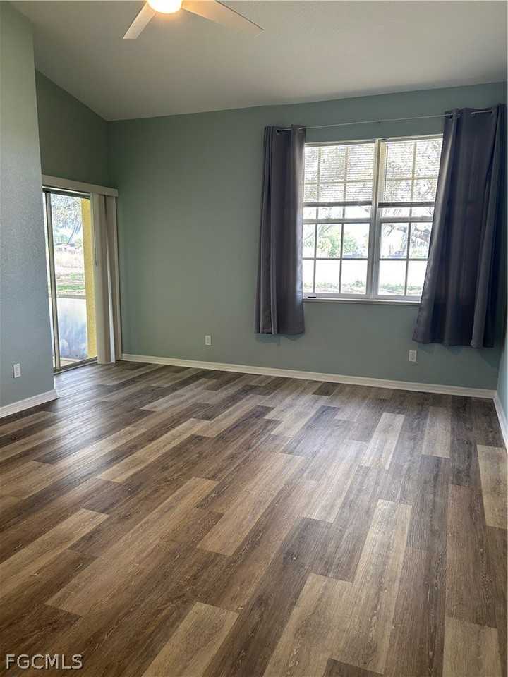 19933 Lake Vista Cir - Photo 6 of 17