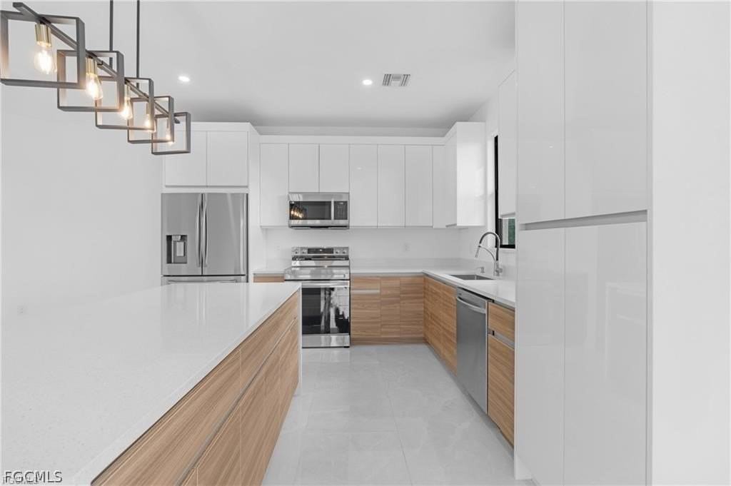 2001 Nw 25th Ave - Photo 3 of 41