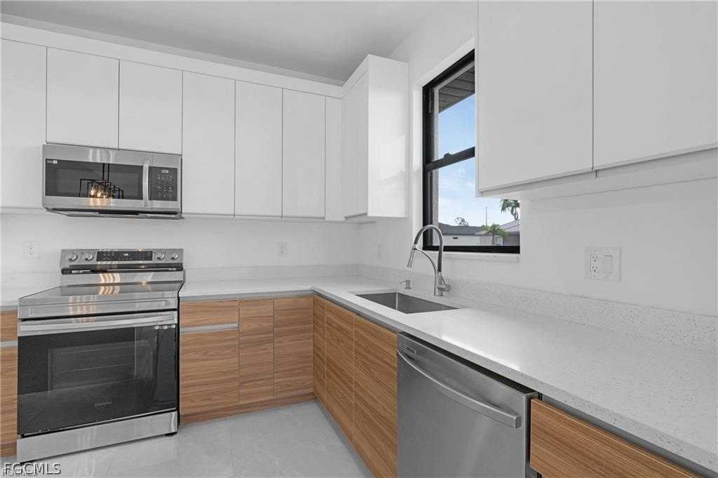 2001 Nw 25th Ave - Photo 4 of 41