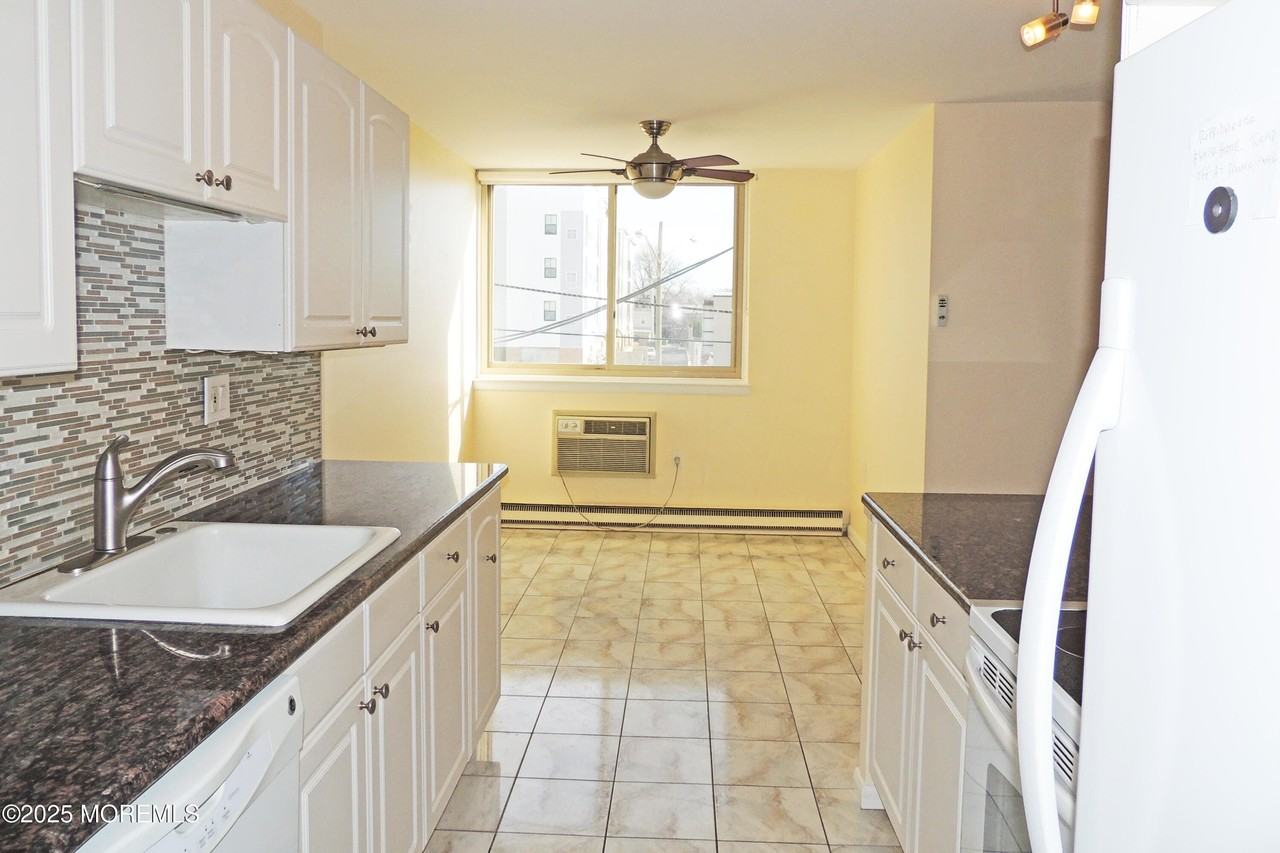 1000 River Rd #2K - Photo 4 of 25