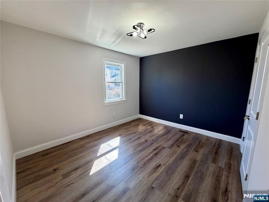 114 Maple Ave #1L - Photo 6 of 10