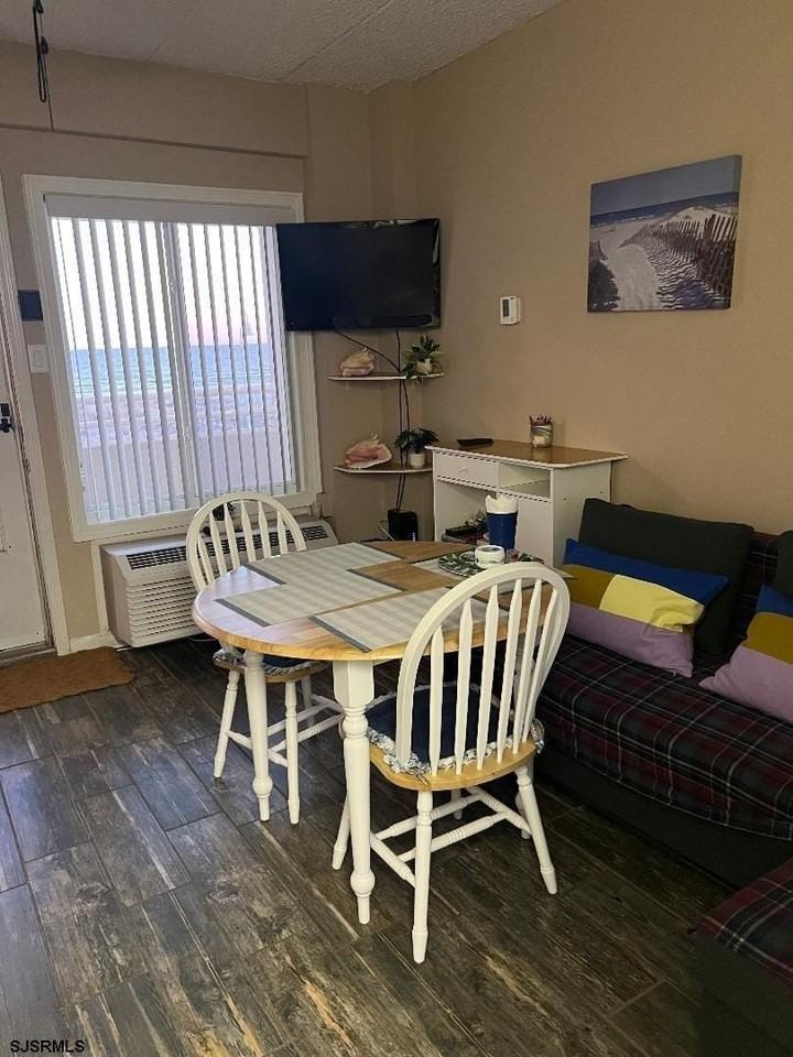 5300 Boardwalk #220 - Photo 5 of 17