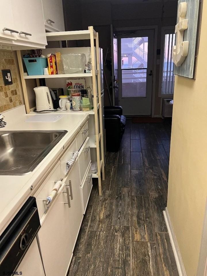 5300 Boardwalk #220 - Photo 7 of 17