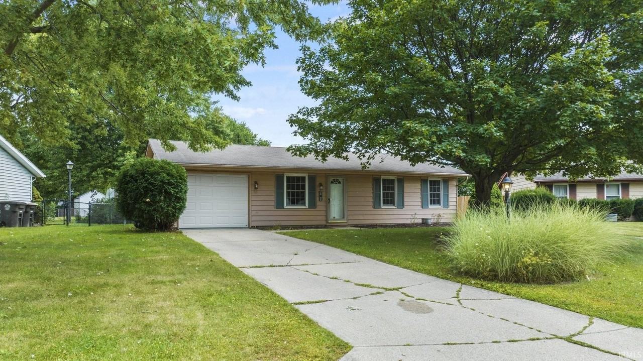 2606 Sandarac Ln - Photo 2 of 24