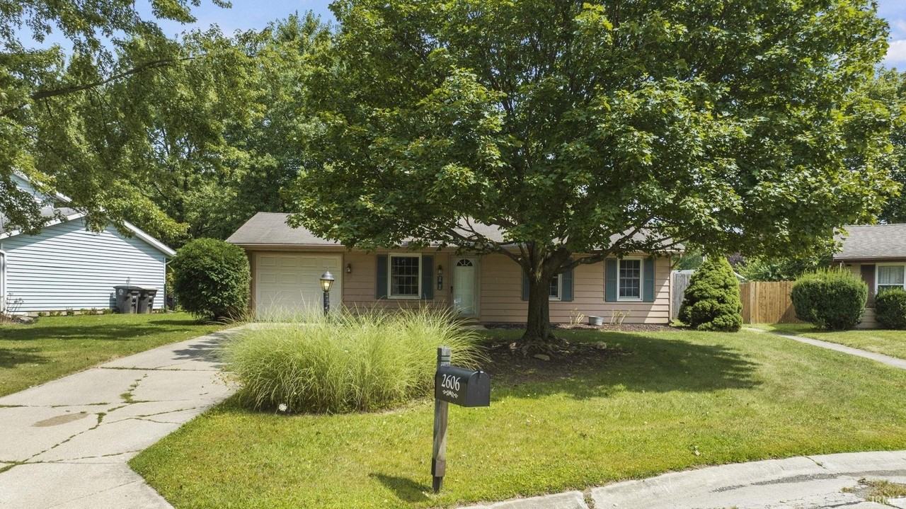 2606 Sandarac Ln - Photo 4 of 24