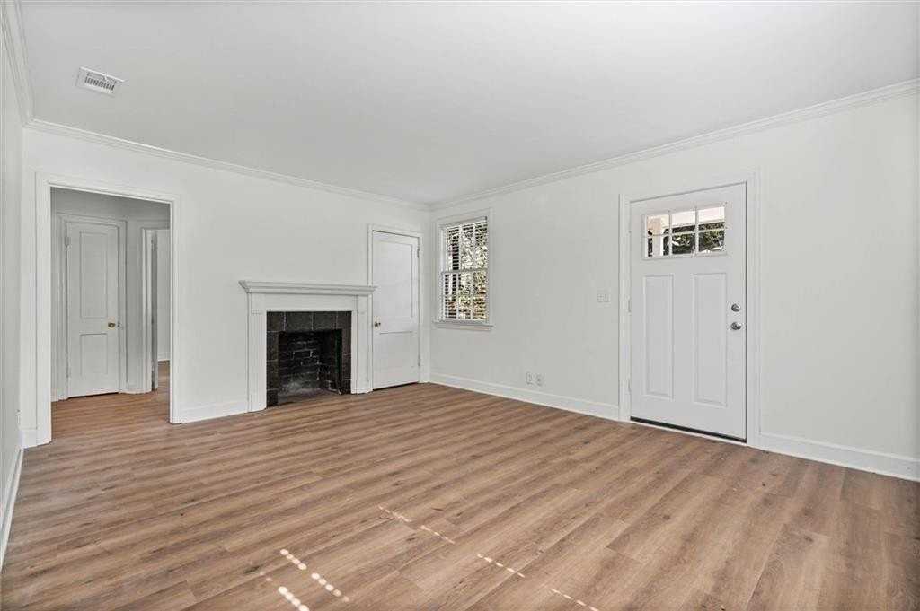 5213 Pineview Ln S - Photo 4 of 22