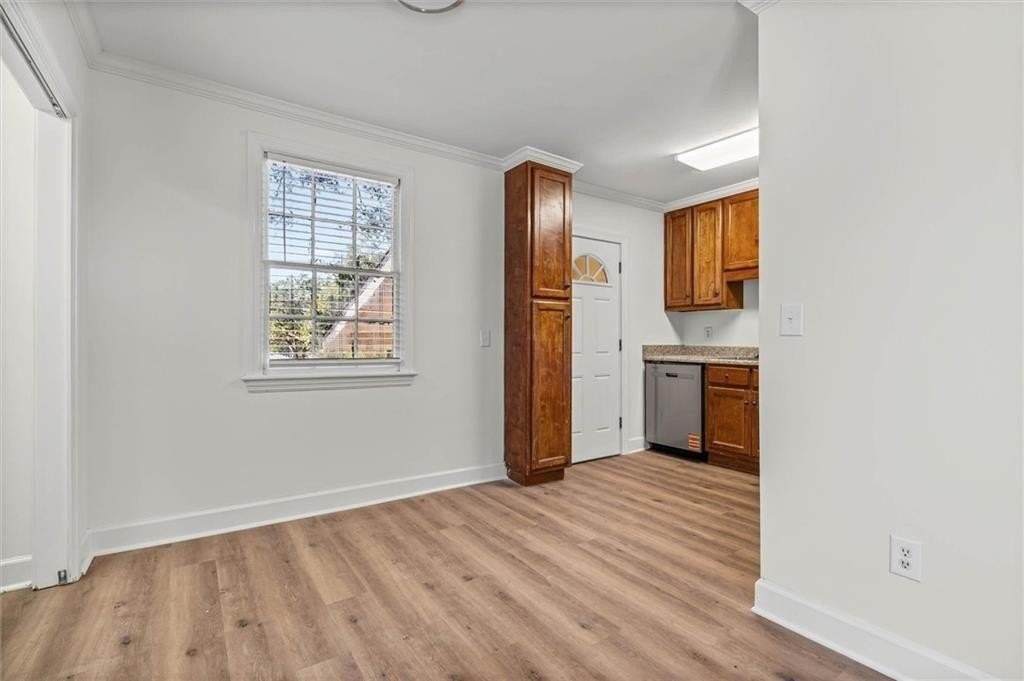 5213 Pineview Ln S - Photo 6 of 22