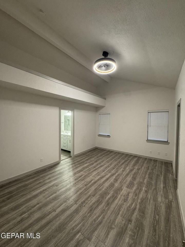 7013 Echo Cliffs Dr - Photo 4 of 24