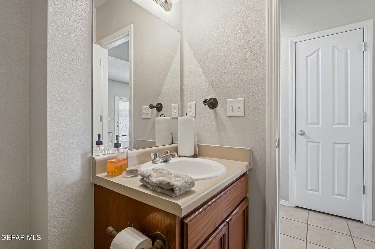 14220 Firewood Dr - Photo 5 of 37