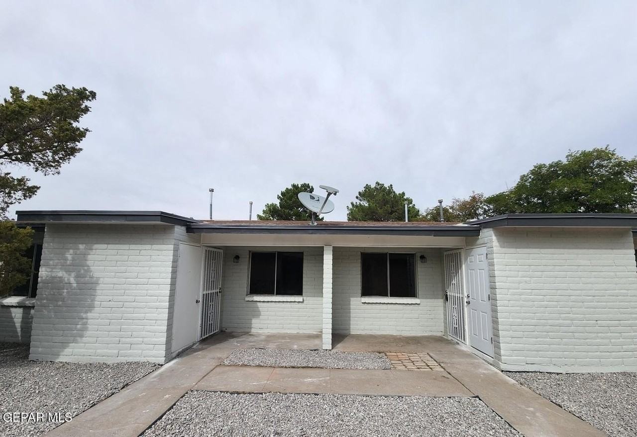 Wharf Cove Dr - Photo 2 of 12