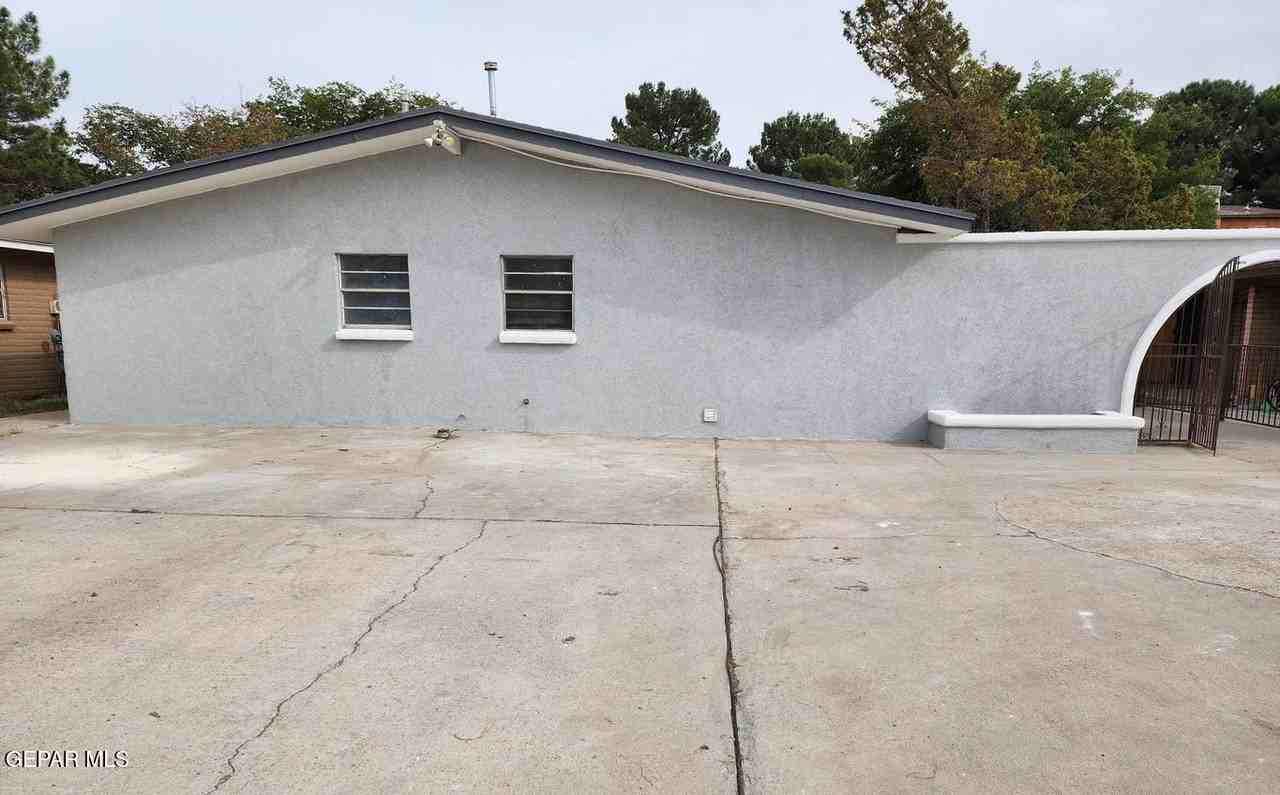 Wharf Cove Dr - Photo 3 of 12