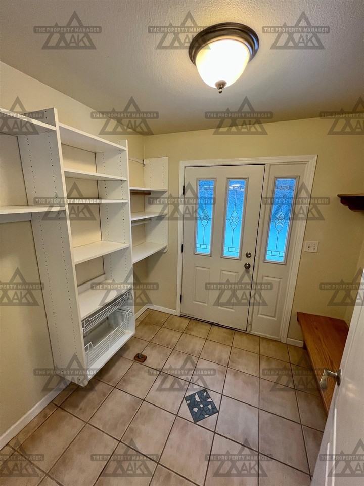 783 Foxview Rd - Photo 5 of 23