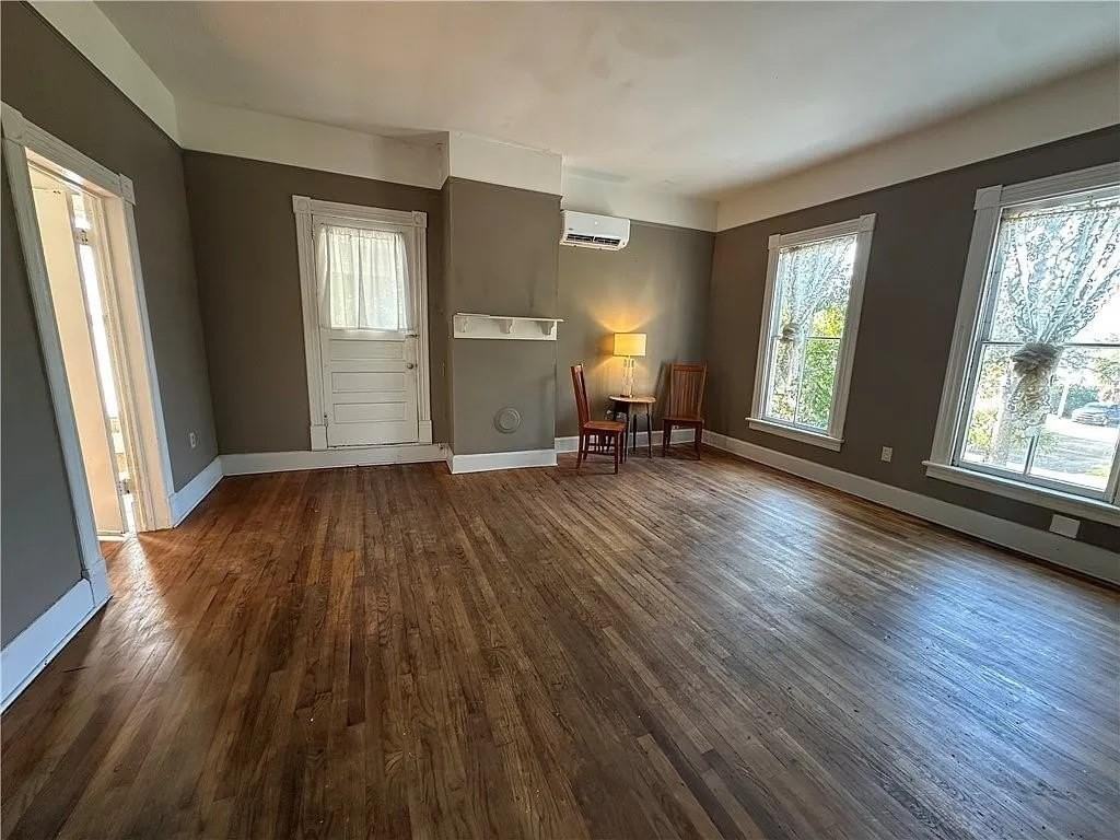 1610 Union St #A - Photo 3 of 8