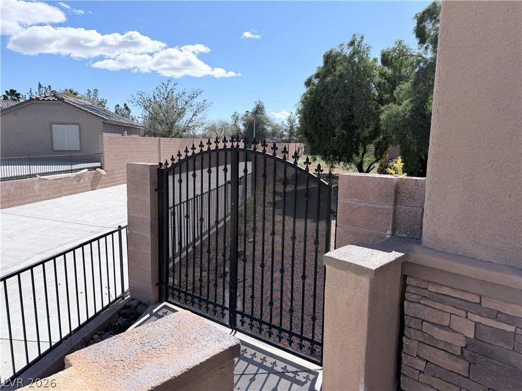 5527 Breecher Ave - Photo 4 of 15