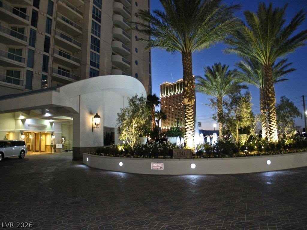 2747 Paradise Rd #502