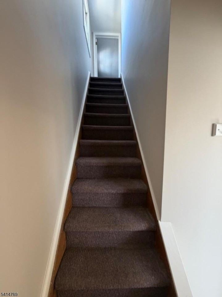 182 Pierre Ave - Photo 4 of 15