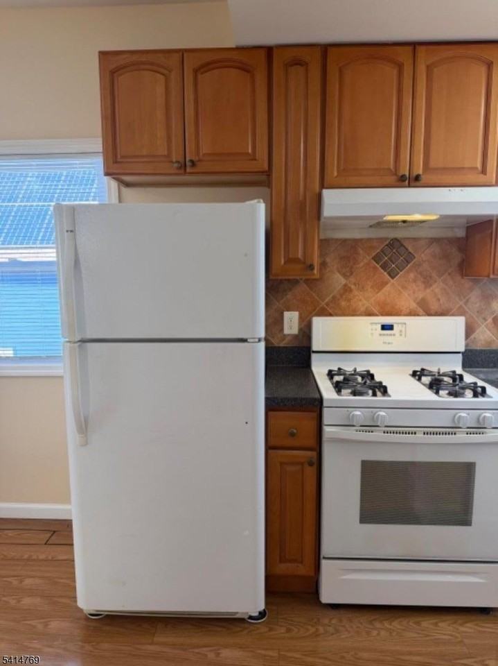 182 Pierre Ave - Photo 5 of 15