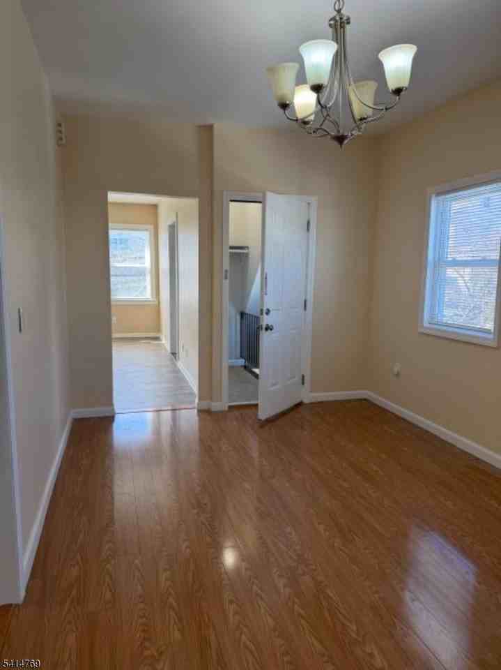 182 Pierre Ave - Photo 7 of 15