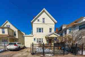 featured image of 129 Sayre St