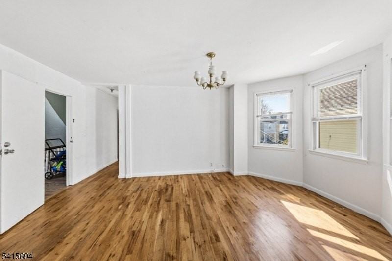 129 Sayre St - Photo 5 of 24