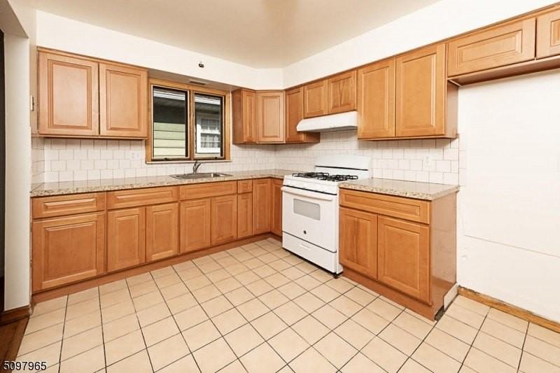 900 S Park Ave - Photo 5 of 10