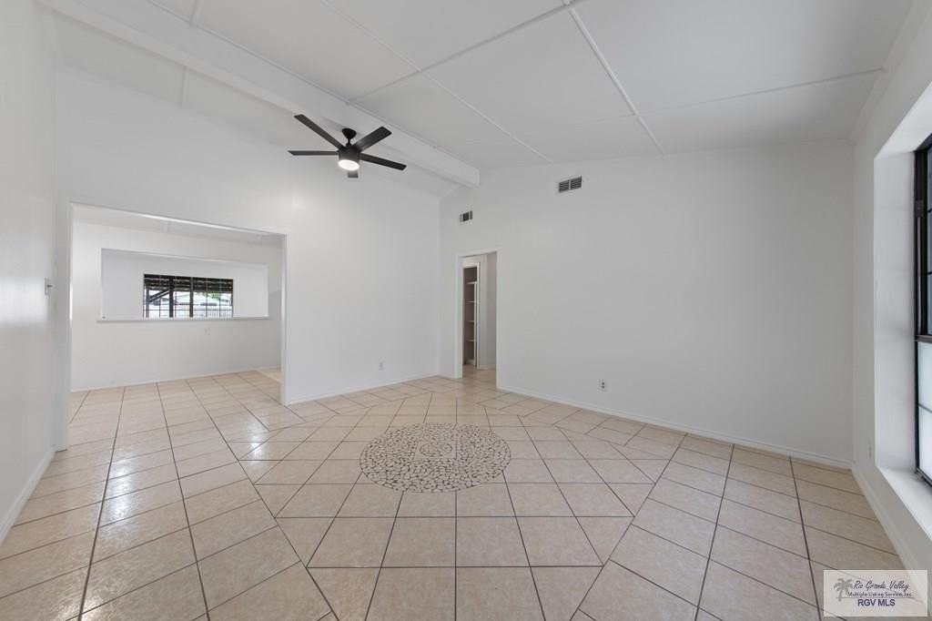 2401 E Austin Ave - Photo 6 of 33