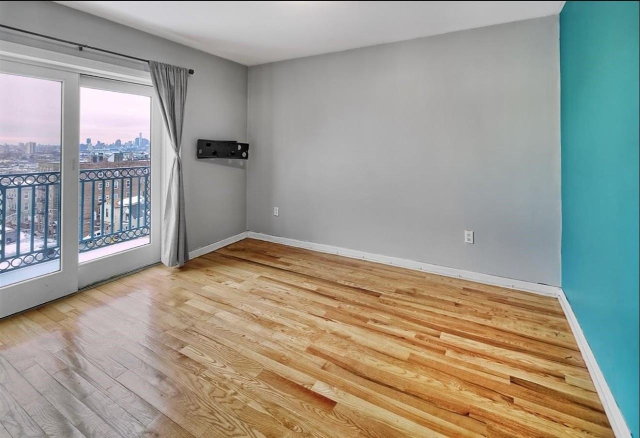 605 New York Ave #701 - Photo 3 of 14